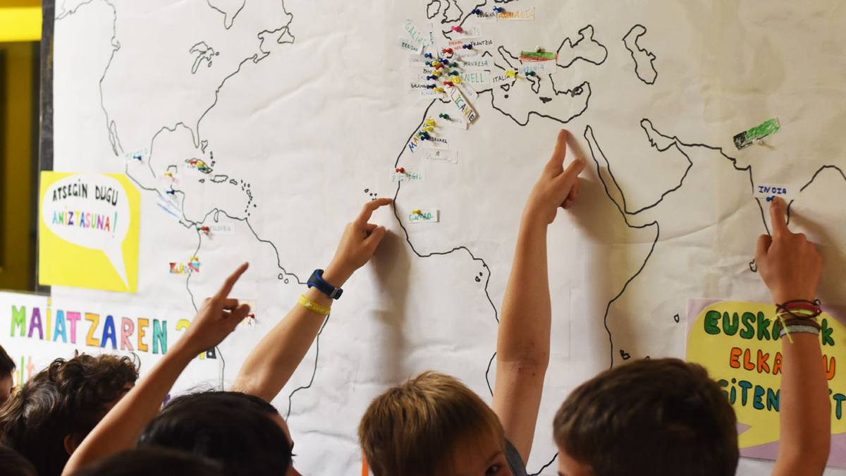 IRAKASLEEN MAHAI-INGURUA: «Aniztasuna ederra da, baina kudeaketa pedagogikoa oso konplexua, baliabide gehiago behar ditugu Irunen»