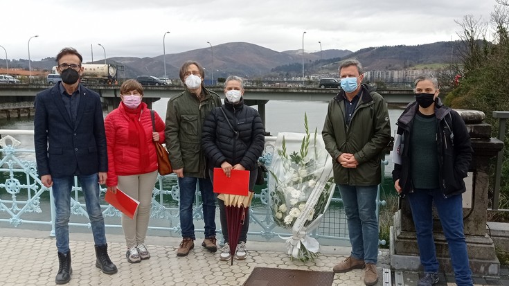 Naziek deportatutako 27 irundarrak omendu dituzte Avenida Zubian