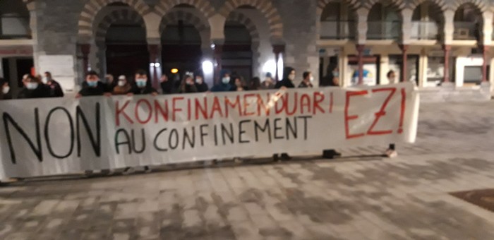 Herriko Etxe aitzinean elgarretaratzera deitu dute biharko, gobernuaren gehiegikeriak salatzeko