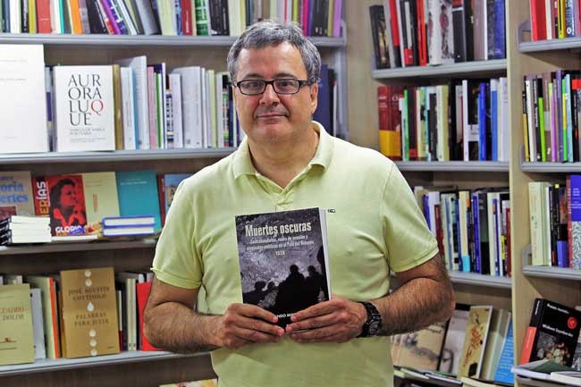 Fernando Mikelarena historiagileak bere trilogiako azken liburua aurkeztu zuen ortzegunean
