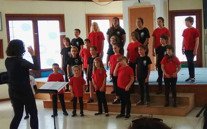 Haurrak musikan murgiltzera gonbidatzen ditu Ametsa abesbatzak