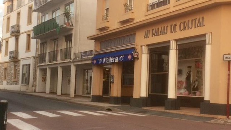 Hendaia, Urruña eta Biriatun, gaurtik goiti Gobernuak ez esentzialak bezala ulertzen dituen komertzio txikiek ateak berrideki dituzte