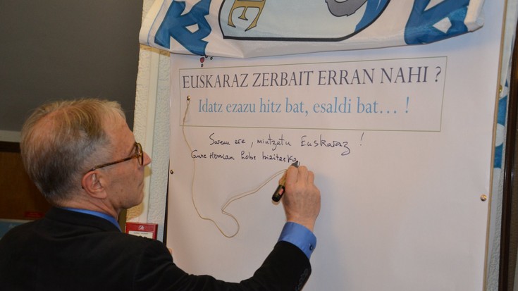 "Euskaraz zerbait erran nahi?" 