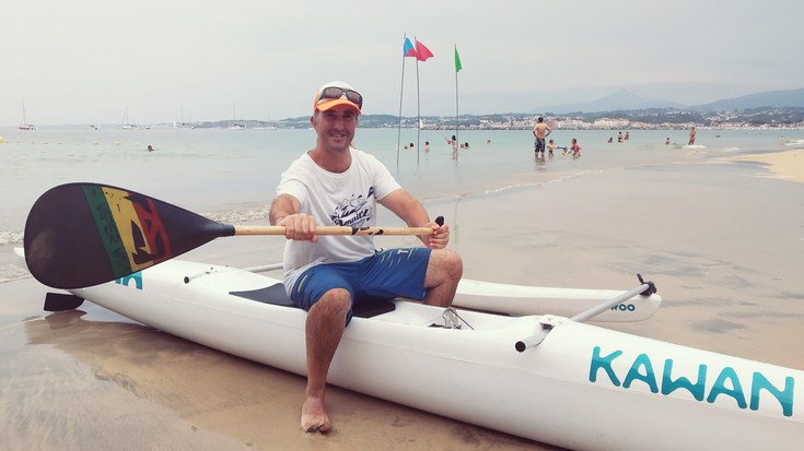 Amuitz kluba: hawaiar kanoak probatzeko Euskal Herriko leku bakarra da Hondarribiko hondartza 