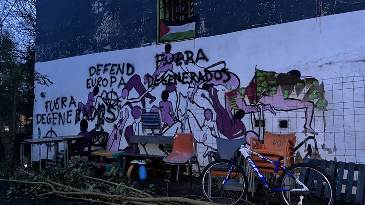 Pintaketa «nazi-faxistak» salatu ditu Irungo Lakaxita Gaztetxeak