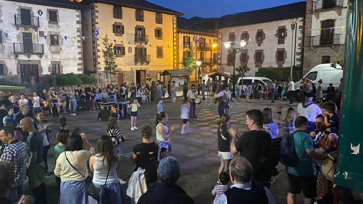 Baztango Plazara Dantzara! kolektiboa omenduko du Jaizkibel konpainiak aurtengo Hondarribia Berdintasun Hiria Sariarekin