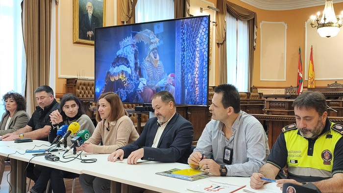 Datuek kontsumoan hobekuntza baieztatzearen esperoan, jende gehiago sumatu dute gabonetan Irunen