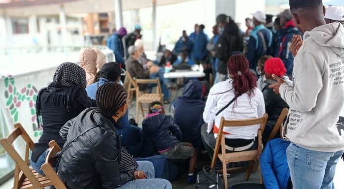 Hilanderaseko trantsituko migratzaileen aterpetxea zabalik mantentzeko konpromisoa adierazi du Gobernuak