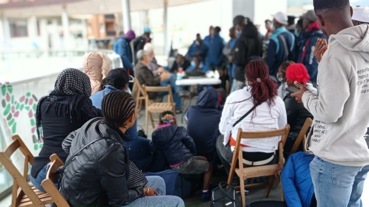 Hilanderaseko trantsituko migratzaileen aterpetxea zabalik mantentzeko konpromisoa adierazi du Gobernuak