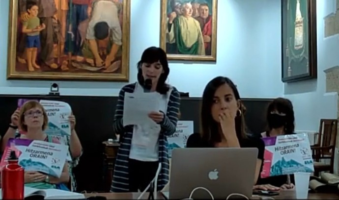 Borrokan jarraituko dute garbitzaileek, udalbatzan hitza hartu eta arreta piztu ondoren ere