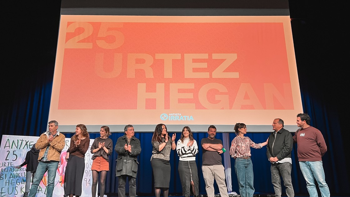 Antxeta Irratiak “25 urte hegan” ospatu ditu, Ficoban egindako ekitaldi jendetsuan