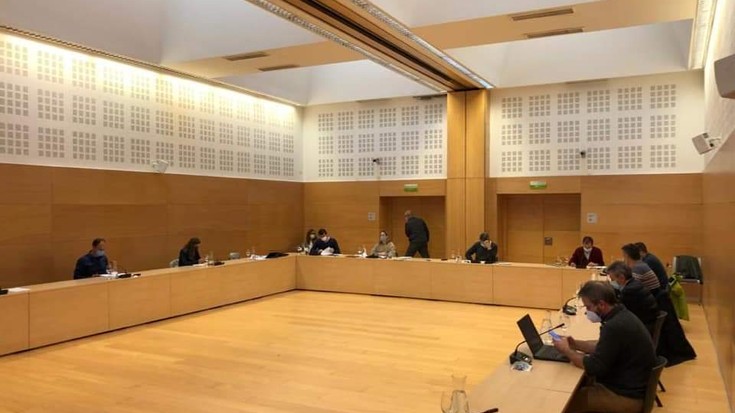 Txingudiko Mankomunitateak 2021ean ur-hornidura eta hondakinen bilketari buruzko tasak izoztea erabaki du