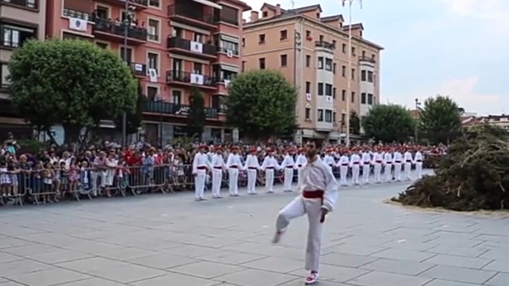 Udaburua eta Irungo jaien hasiera ospatzeko deialdi zabala egin du Kemen dantza taldeak
