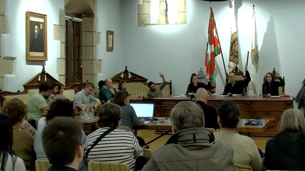 Ospitaleko Larrialdi Pediatrikoak berreskuratzearen alde dira Hondarribian denak EAJ salbu