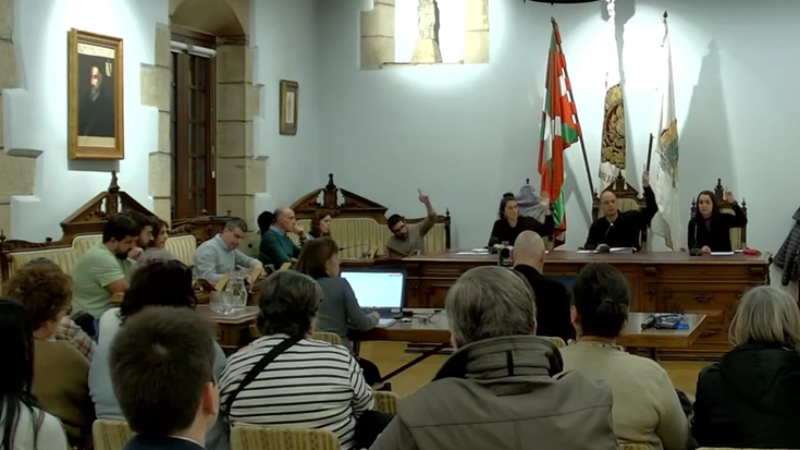 Ospitaleko Larrialdi Pediatrikoak berreskuratzearen alde dira Hondarribian denak EAJ salbu