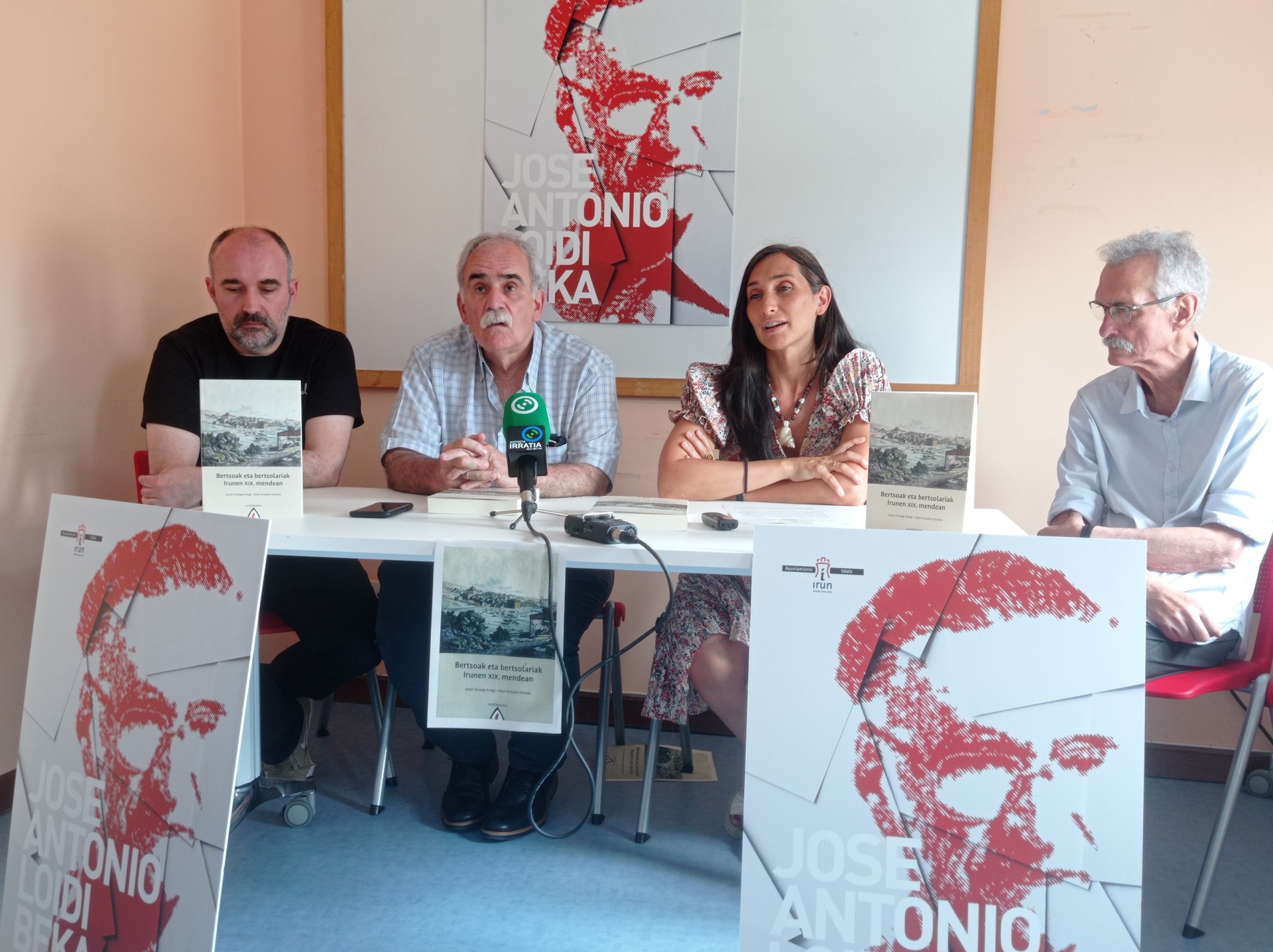 XIX. mendeko Irun deskubritzeko iraganaren lehioa zabaldu dute garaiko 1.000 bertsoen bitartez
