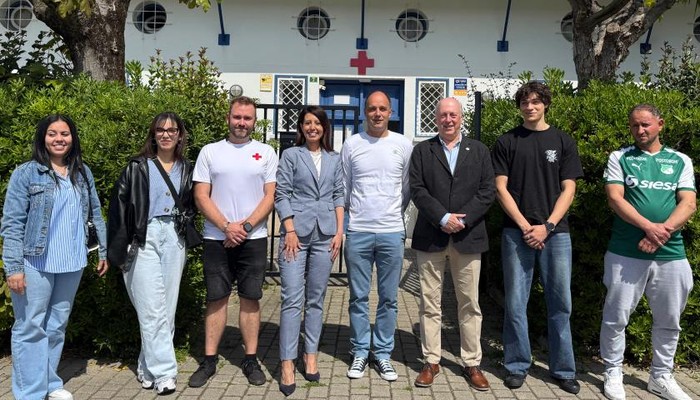 Foru Aldundiak garraio publikoa behartuenei ere bermatzeko ekimen arrakastatsua abian jarri du Gurutze Gorriarekin elkarlanean