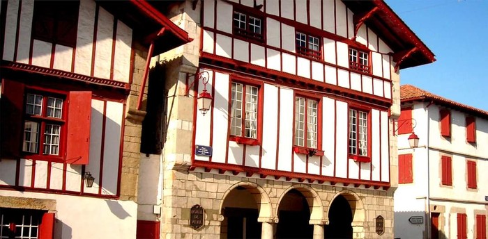 Urruña biziaraziko duen kultur egitasmoa osatzeko, herritarren iritziak bilduko ditu herriko etxeak