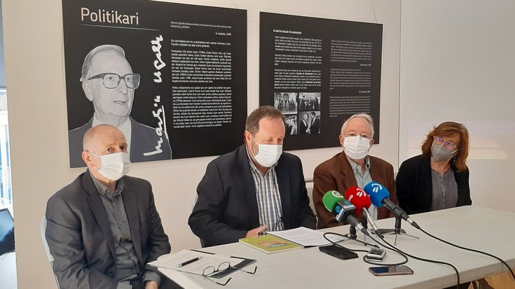 Martin Ugalde euskaltzalea ezagutzeko erakusketa martxan da Arma Plazan