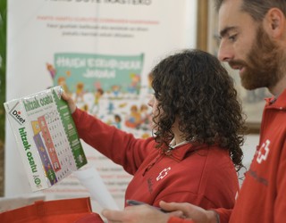 Gabonetan lehen eta bigarren mailako haurrak egon ez daitezen lanean dihardu Gurutze Gorriak