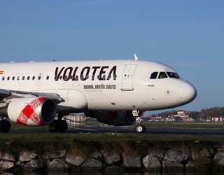 Hegaldi gehiago proposatu arren, bidaiari gutxiago ditu Hondarribiko aireportuak aurten