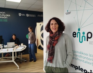 «Europan gaude, baina mugaz gaindiko herritarrek ez dakite nora jo galdetzera, eta administrazioan ere leihoz-leiho erotzen ditugu»