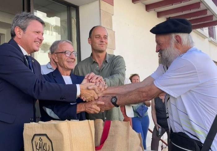 Avenida Zubian hesia ireki dezaten 12.654 sinadura aldarri