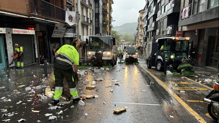 Sanmartzialetan 976.220 kilo hondakin bildu dituzte kale-garbitzaileek