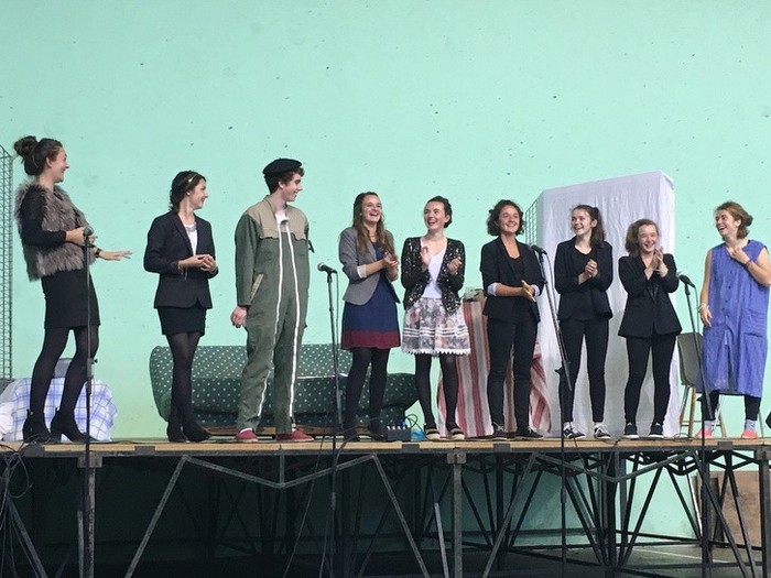 Eskola jazarpenari buruz hausnartzeko 'Sakatrapu' obra taularatuko dute gazteek Urruñan