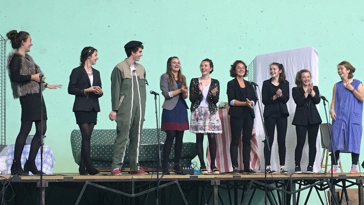 Eskola jazarpenari buruz hausnartzeko 'Sakatrapu' obra taularatuko dute gazteek Urruñan