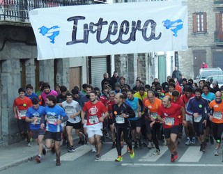 Aulki hutsak betetzeko aldarriak Lesakan