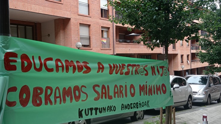 Haurrak lan-baldintza duinetan zaintzeko defentsan greba deitu dute Irungo Kuttuna haur eskolan