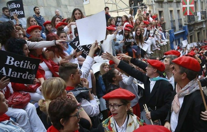 Elkarrizketarako eta bizikidetza hobetzeko deia egin dute Hondarribiko ordezkari politikoek