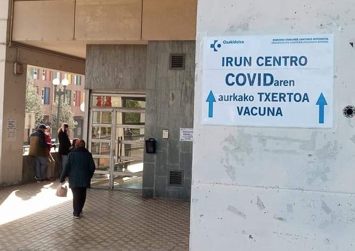 AstraZenekarekin txertatutako bidasotarren artean, kezka bai, zalantzarik ez