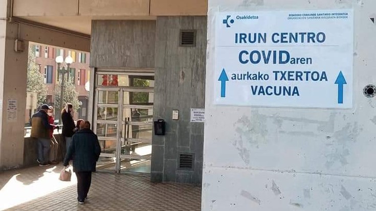 AstraZenekarekin txertatutako bidasotarren artean, kezka bai, zalantzarik ez
