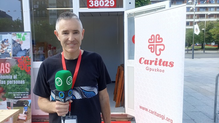 Kolektibo zaurgarrienen errealitateaz hausnartzeko Caritasen Taupagunea Irunera iritsi da