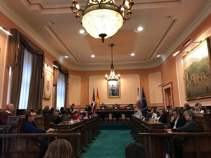 Via Irun proiektuari esku-balazta ezarri dio oposizioak Udal Goberun sozialistari