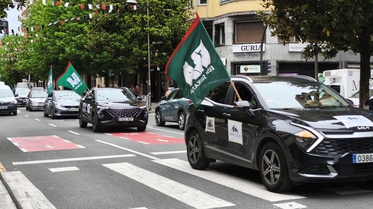 Txinzerreko grebalariek mobilizazioak indartu dituzte bost hilabeteko greba amaitzeko akordioa itxi nahian