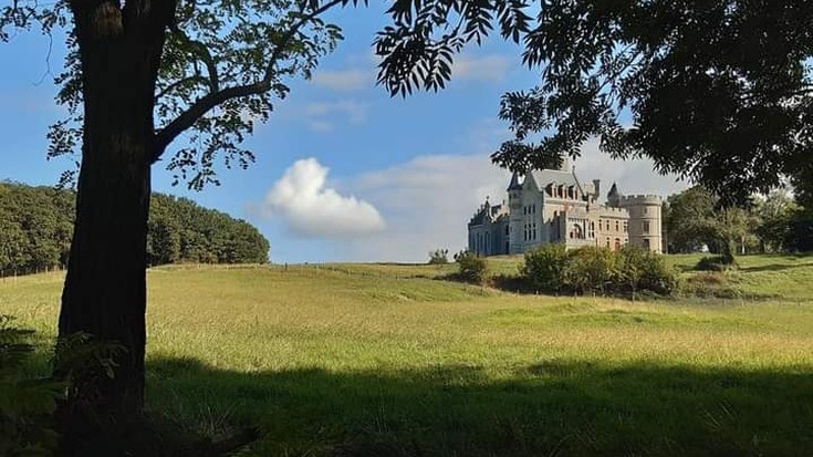 ‘Le Monument Préféré des francais’ izendatua izateko lehian sartu da Hendaiako Abadia jauregia