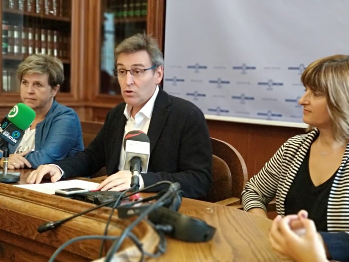 Xabier Iridoyk irungo alkatearen dimisioa eskatu du
