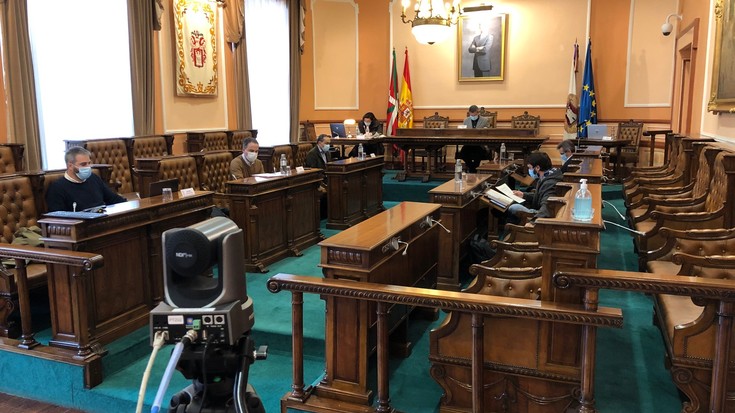 Kontrako bozkarik gabe onartu ditu gobernu koalizioak 2021eko udal aurrekontuak Irunen