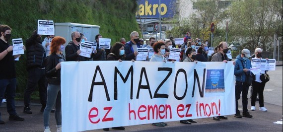 Hondarribiko herria ahobatez egin du Amazonek Lanbarrenen sortu nahi duen gune logistikoaren kontra