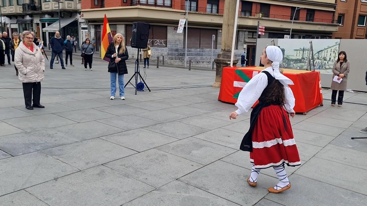 Errepublikaren baloreak berrezartzeko eskatu dute Irunen