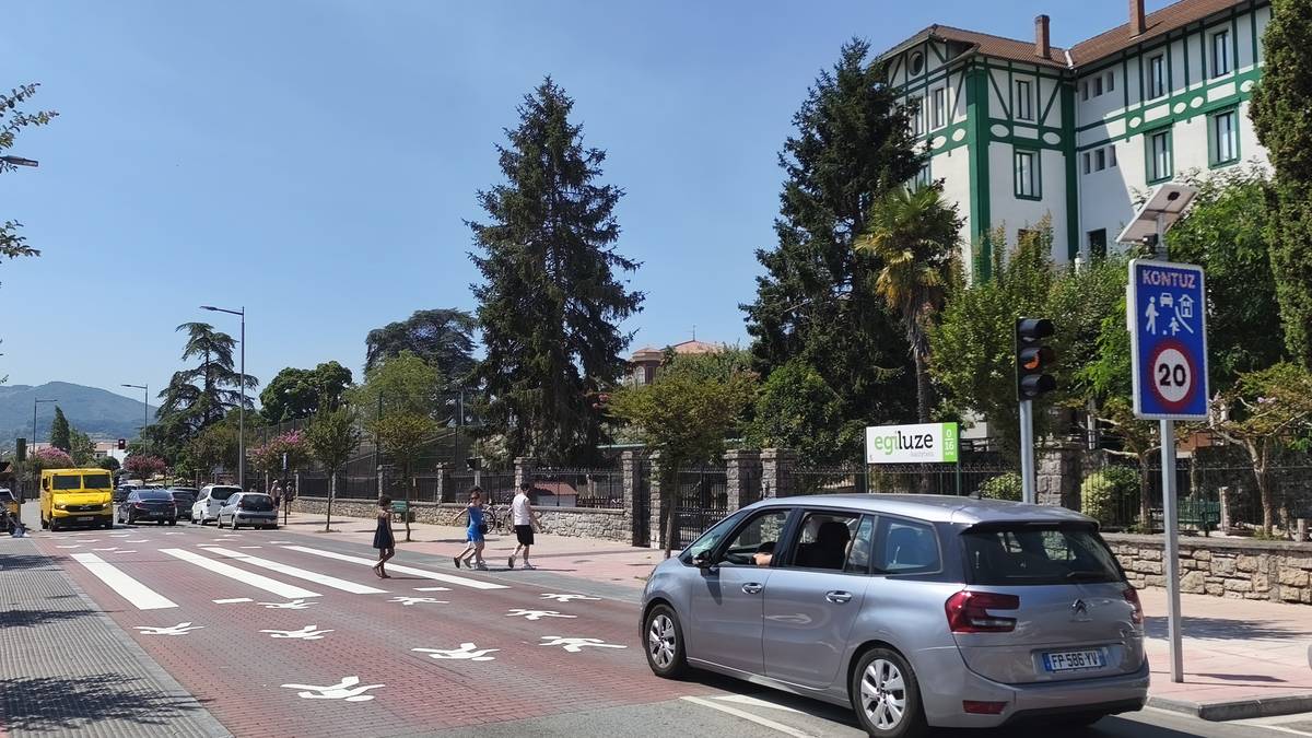 Egiluze ikastetxearen atarian bide-segurtasuna indartu dute
