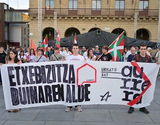 Etxebizitza duinaren aldeko eta ultraeskuinaren aurkako aldarria kalera atera da Irunen