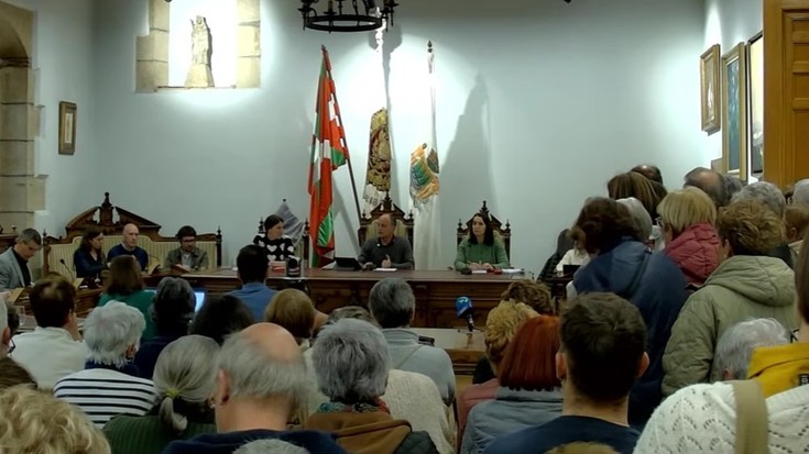 Alardearen auziak 30 urtez herrestan dakarren haustura politiko eta soziala irudikatu du Hondarribiko II. Udal Berdintasun Planaren onarpenak