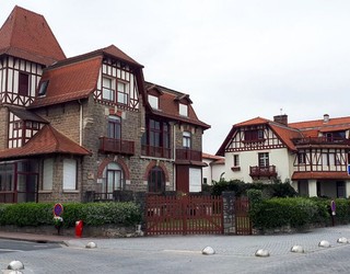 Hendaia hutsik diren etxebizitzen aurkako nazioko sarean sartu da