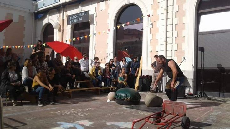 Kulturaren elkargunea eraikitzen jarraitzeko bosgarren harria jarriko du Borderline Fabrikaren festibalak