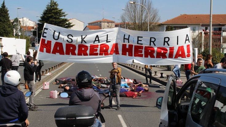 Zubia bloketaturik, "Harrera herri" baten alde 