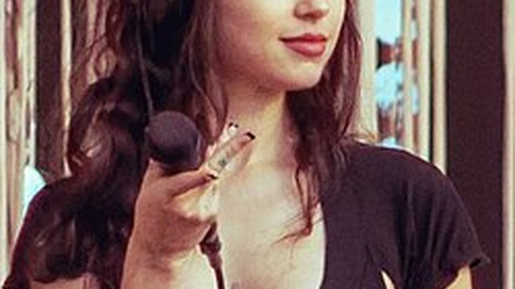 EZEZEZetik, Girl in Redera